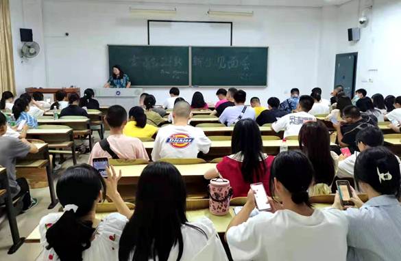 说明: F:\3. 嗯啊 羞羞视频无颜之月女男教学工作(卢时光)\18. 新闻稿件\2021.9.23:嗯啊 羞羞视频无颜之月女男各班召开新生班班会\微信图片_20210923193543.jpg